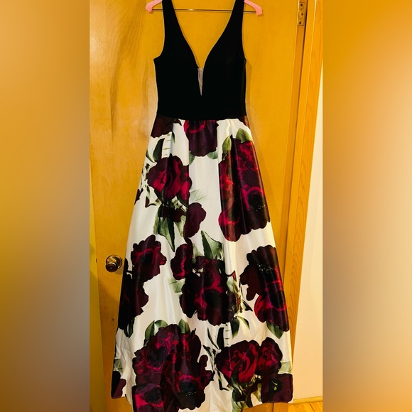 Prom Dress (BANite from MelanieLyne & Laura Canada) - Picture 1 of 3
